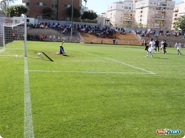 גומה מחטיא את כדור העונשין (שלומי גבאי)